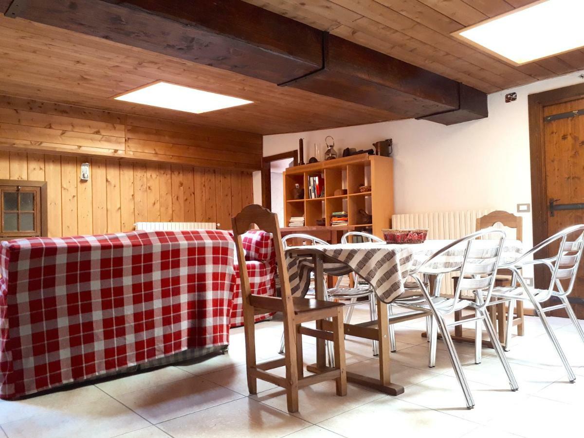 Chez Soi Taverna Alloggio A Courmayeur Extérieur photo