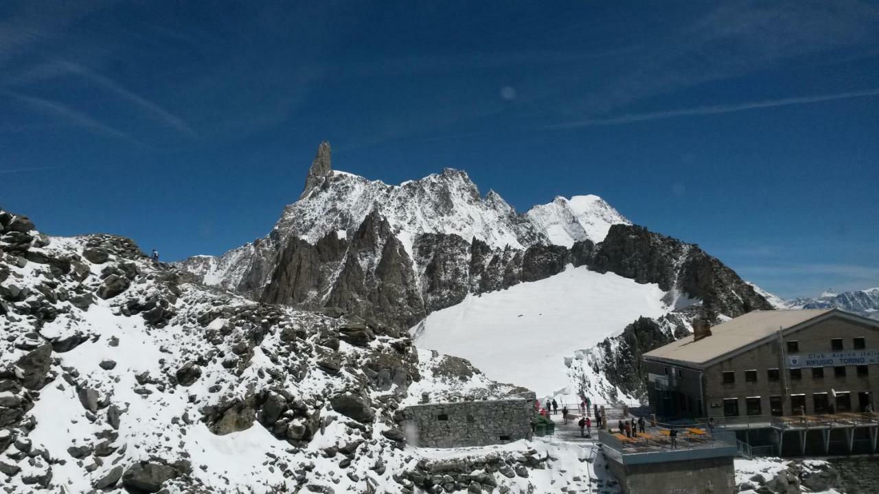 Chez Soi Taverna Alloggio A Courmayeur Extérieur photo